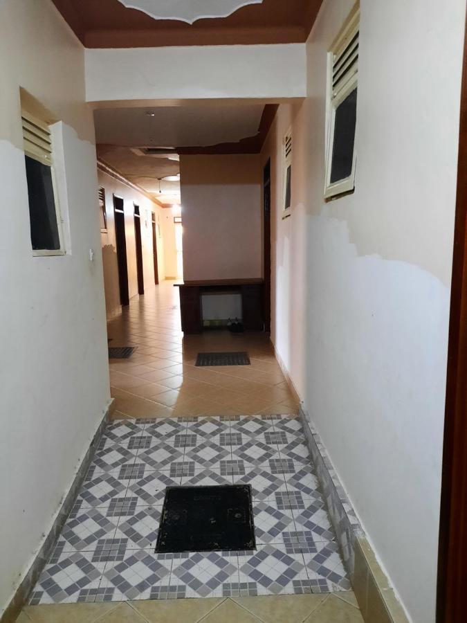 Airport Side Hotel Entebbe Exterior foto